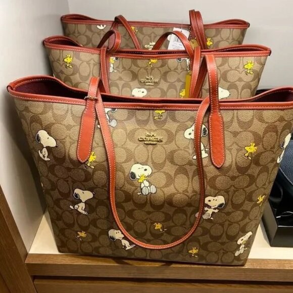 👜👜Coach Snoopy city Tote CF166 - Picture 2 of 3